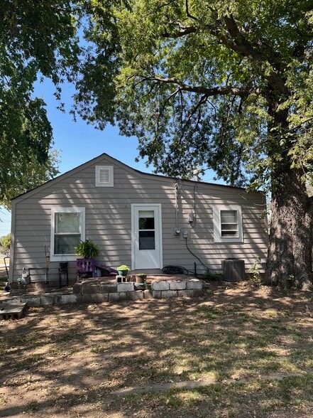 Back view - 437 S Peachtree St