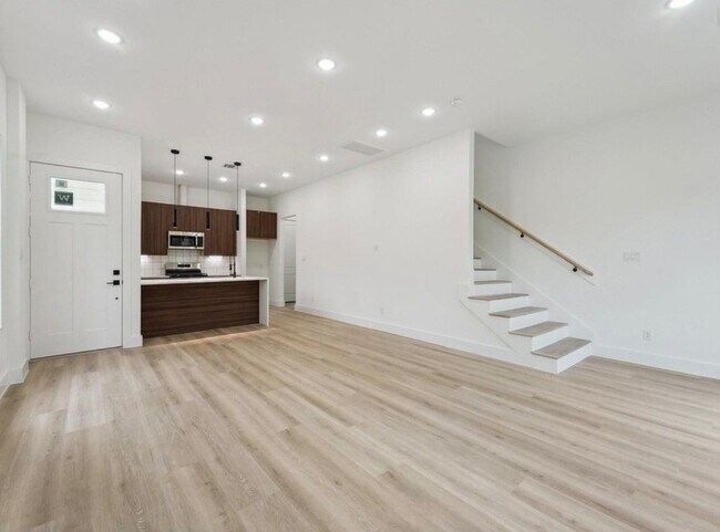 Building Photo - 7416 Maxroy St