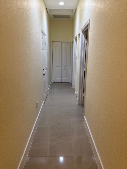 Building Photo - 2304 NE 37th Ter