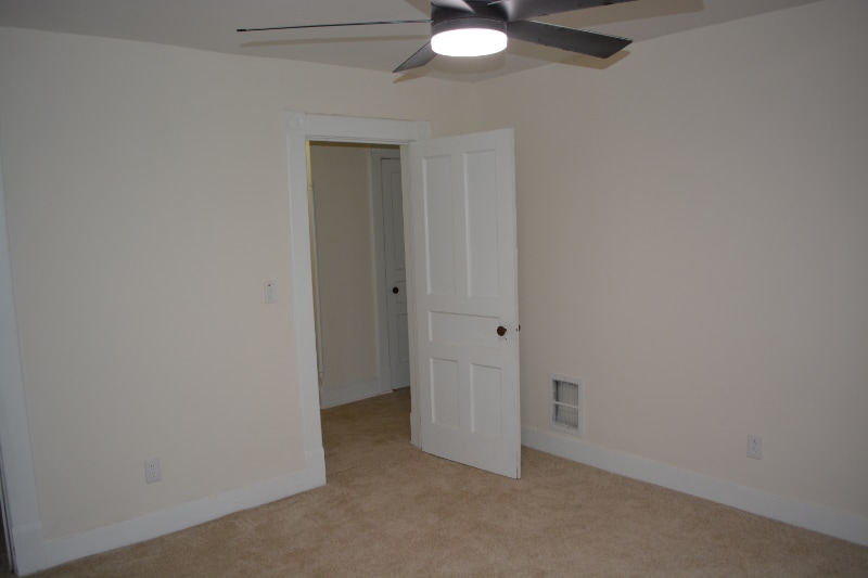 Building Photo - 330 E Main St