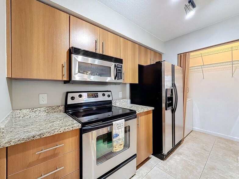 Building Photo - 1020 Crystal Way