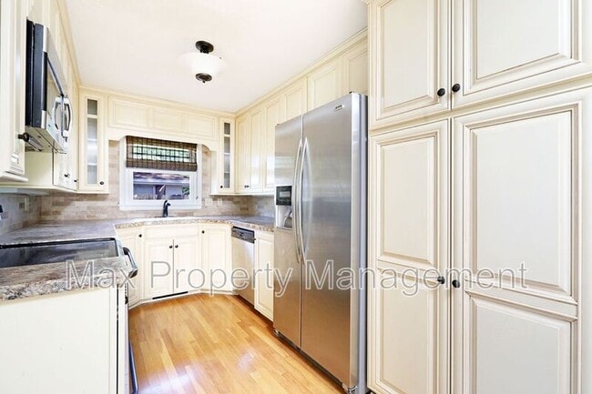Building Photo - 7217 Maple Dr
