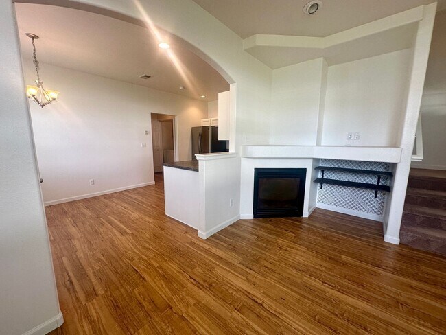 Building Photo - 6345 Chardonnay St