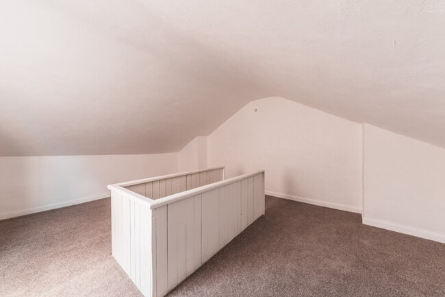 Building Photo - AVAILABLE JUNE 2026 - 3 Bedroom Home in Prime MT. WASHINGTON Location!