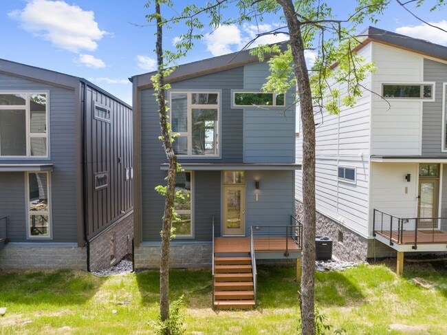 Building Photo - 3038 Edwin Cir