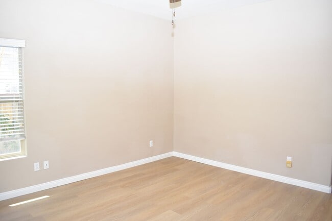 Building Photo - 1341 Greenfield Dr