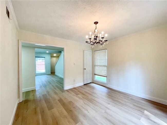 Building Photo - 5014 Meadow Ln