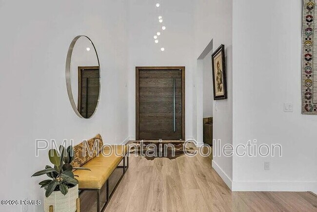 Building Photo - 846 E 270 S