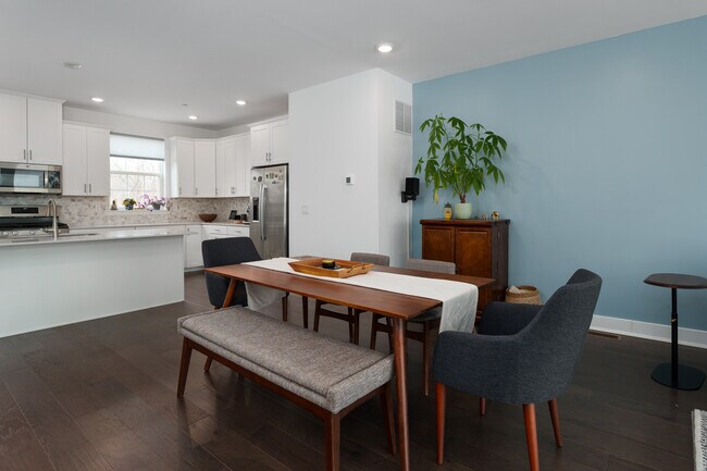 Building Photo - 1907 Swales Ct