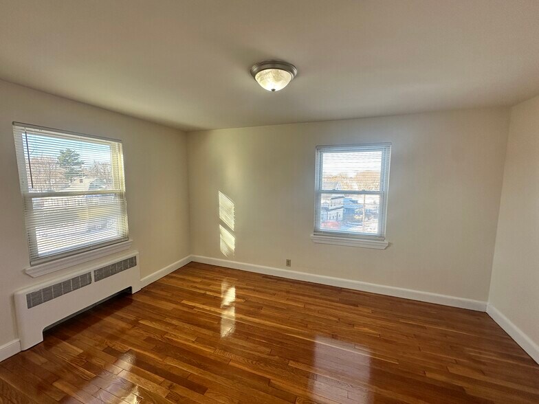 Building Photo - 5 Bishop Rd