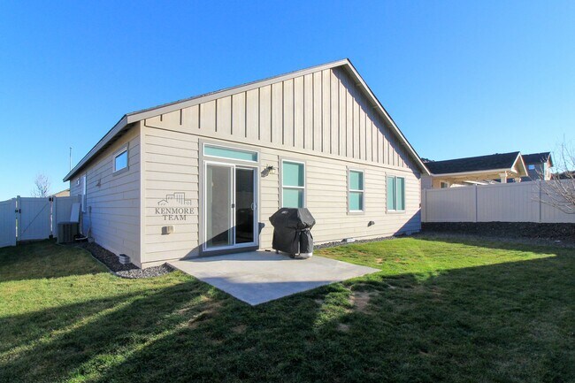 Building Photo - FURNISHED: 3 Bedroom, 2 Bath Home in South Richland