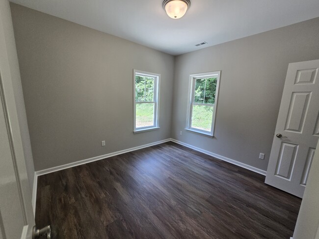 Building Photo - 814 Jackson Dr