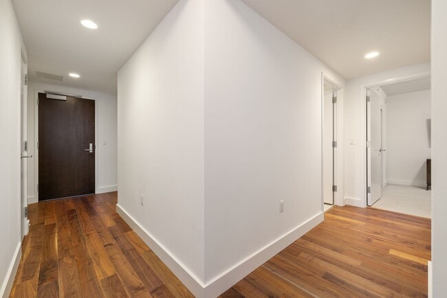 Building Photo - 1189 Waimanu St