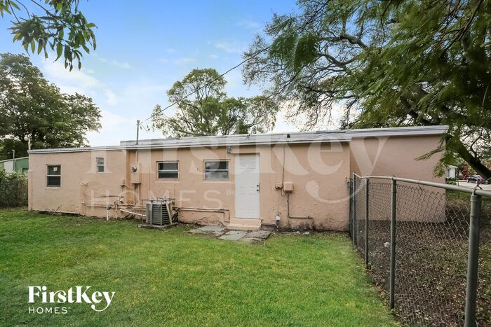 Building Photo - 1531 NW 11th Ct