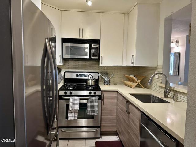 Building Photo - 355 N Maple St