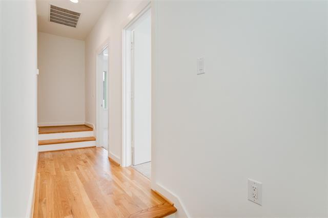 Building Photo - 1505 S Akard St