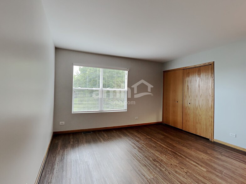 Building Photo - 2263 N Arapahoe Trail