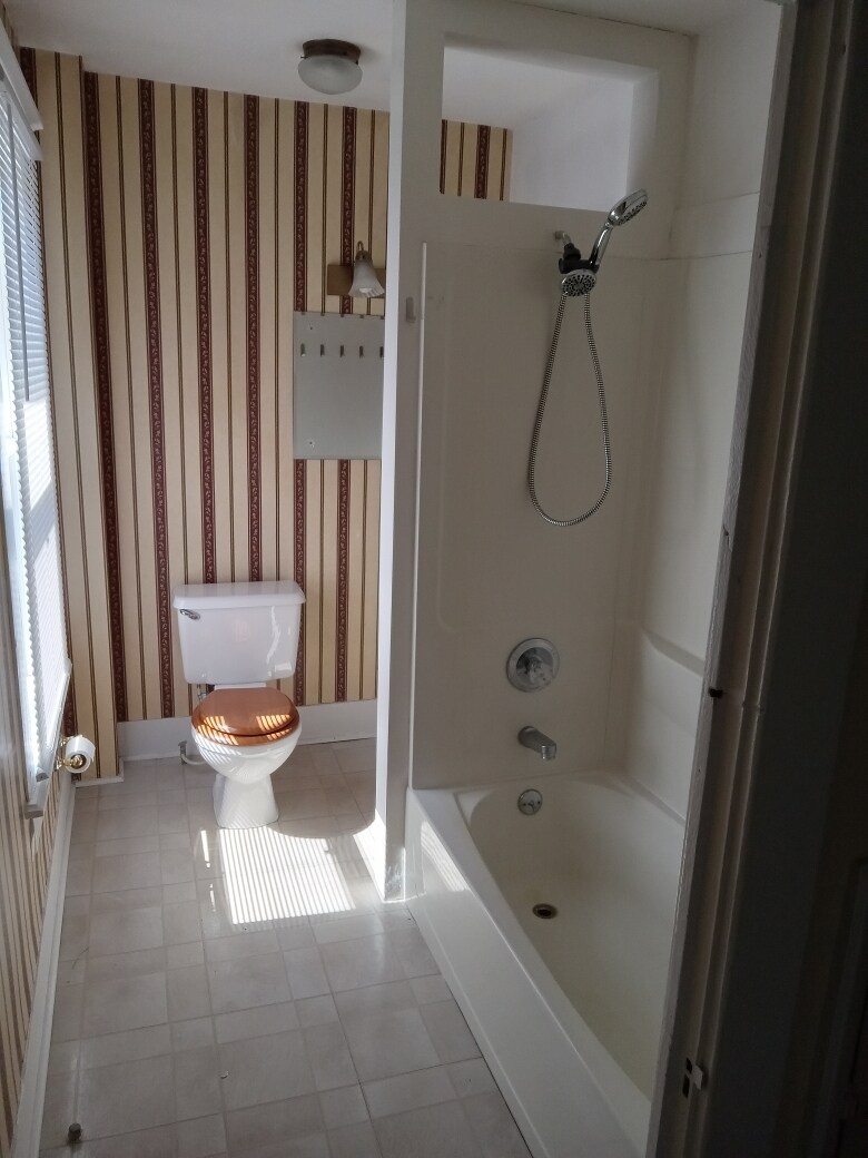 Building Photo - 417 King St