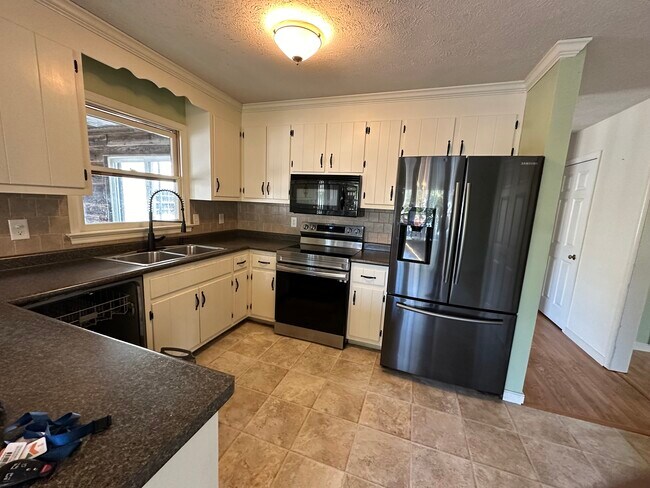 Building Photo - 6095 Anvil Ln