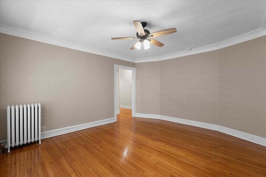 Building Photo - 811 Dobson St
