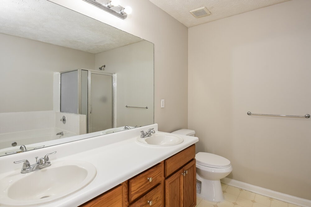 Building Photo - 1683 Barrington Overlook