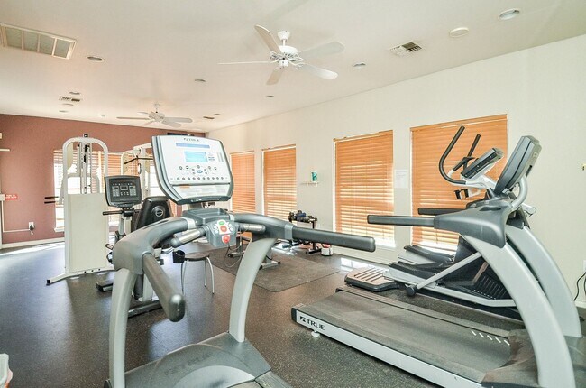 Building Photo - 2255 Braeswood Park Dr