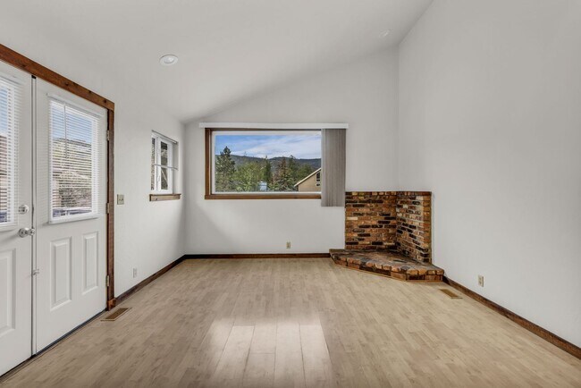 Building Photo - Prospector Townhome