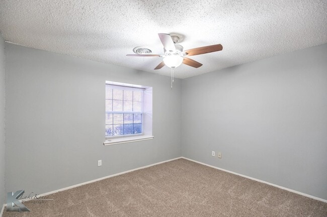 Building Photo - Cul-de-Sac 3/2/2; NEW INTERIOR PAINT DEC 2025; NEW CARPET DEC 2025!