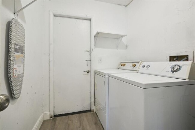 Building Photo - 1024 Manor Dr