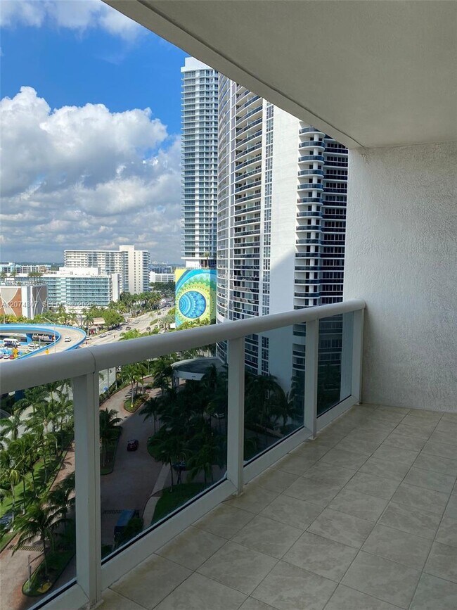 Building Photo - 1850 S Ocean Dr
