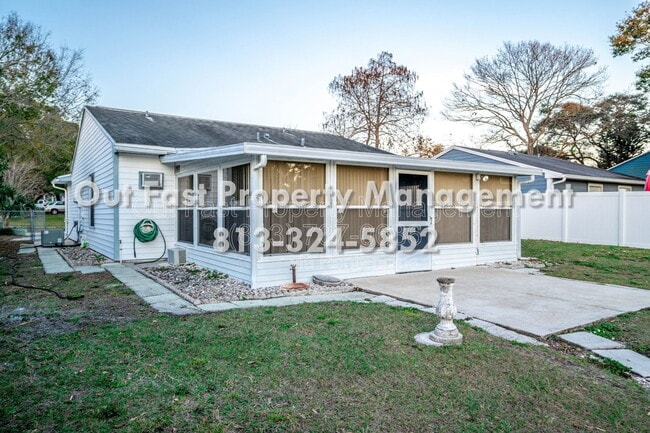 Building Photo - 2764 Kavalier Dr