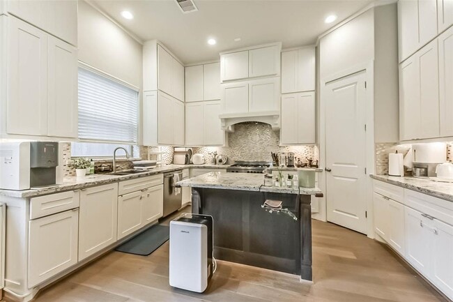 Building Photo - 10914 Brookeshire Chase Ln