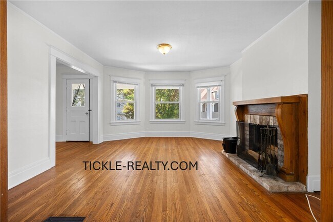 Building Photo - 15-17-17 Roosevelt St