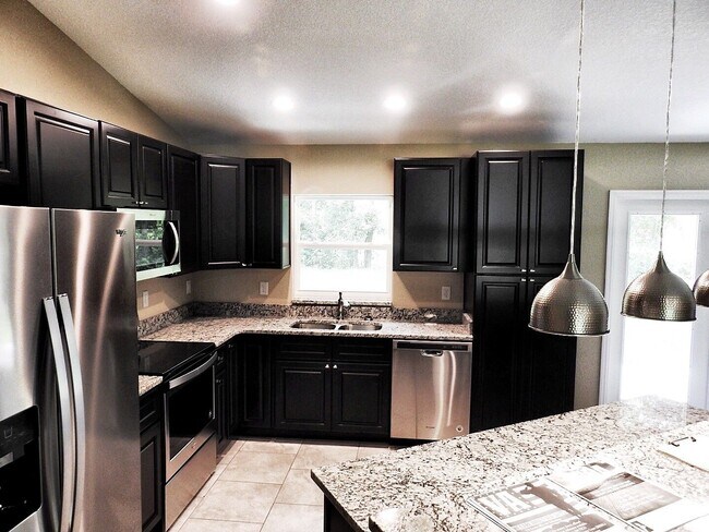 Building Photo - Available NOW! Immaculate 3 Bedroom, 2 Bat...