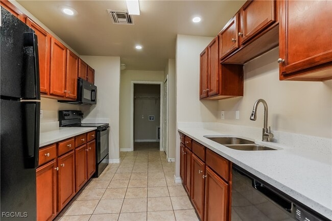 Building Photo - 427 Vanetta Dr