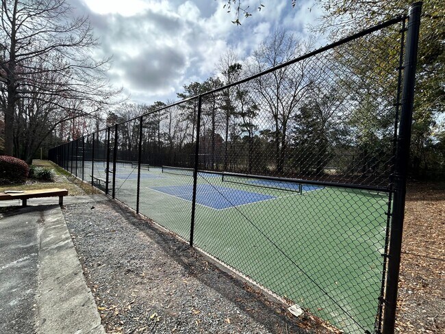 Building Photo - 6-month SUMMER rental within minutes of Wrightsville Beach!