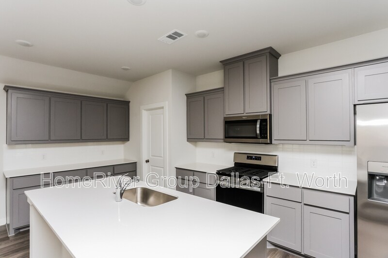 Building Photo - 353 Fire Rock Dr