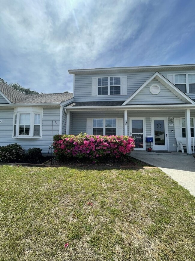 Building Photo - Townhouse in Newport