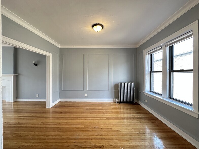 Building Photo - 1323 W Estes Ave