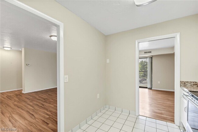 Building Photo - 12550 Lake Ave