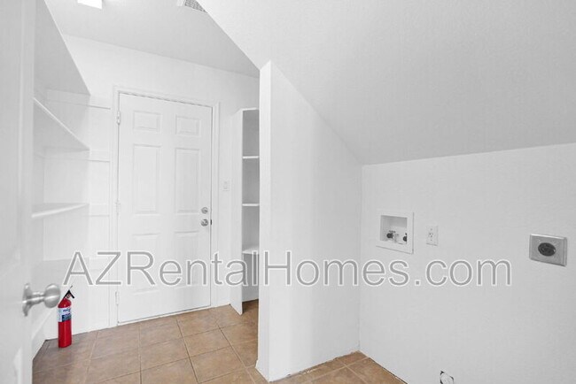 Building Photo - 1657 N Doran