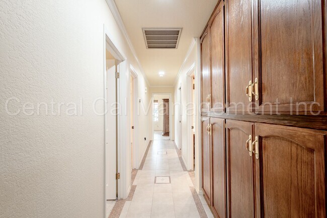 Building Photo - 4 Bedroom/2.5 Bath Home with Paid Solar an...