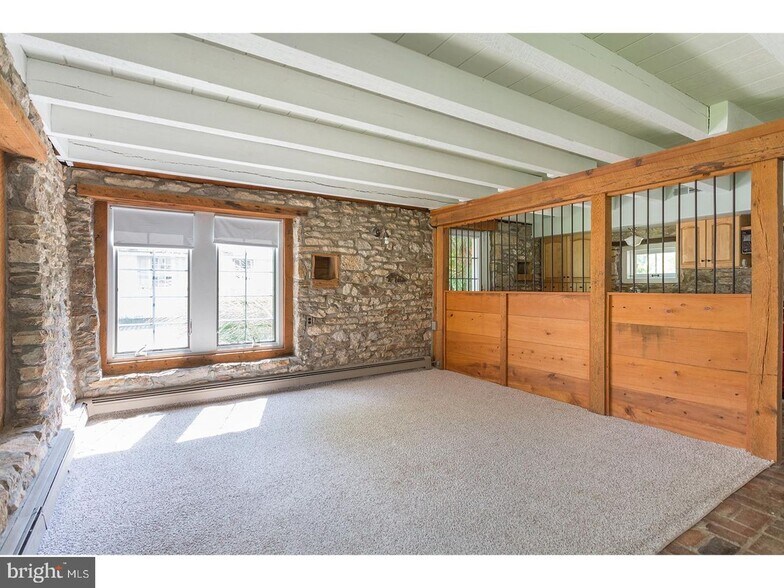 Building Photo - 6054 Honey Hollow Rd