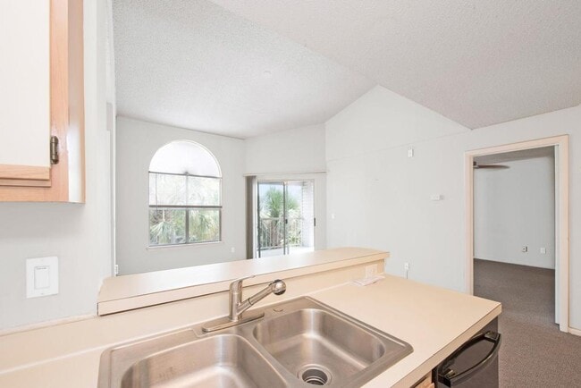 Building Photo - 727 Sugar Way Bay