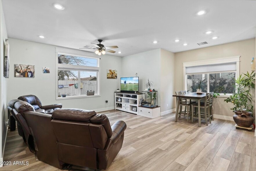 Building Photo - 414A W Frontier St