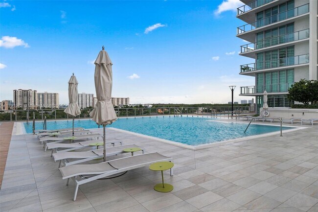 Building Photo - 300 Sunny Isles Blvd