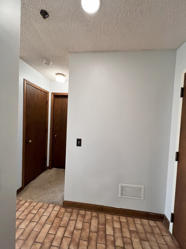 Building Photo - 123 N Locust St