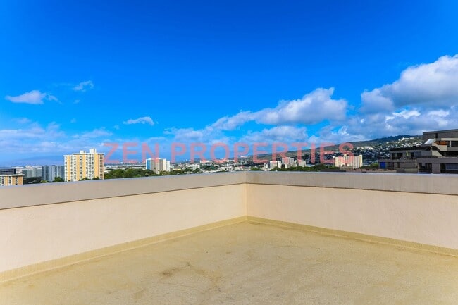Building Photo - 2 bedroom, 1 bath unit with 1 parking stal...