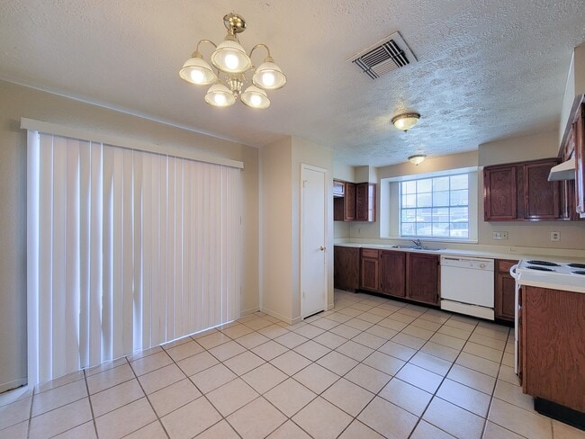 Building Photo - 10059 Emerald Creek Dr