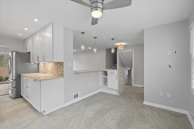 Building Photo - "Spacious 5-Bed split level Gem with Finished Basement & Fireplace on Brompton St, West Springfie...